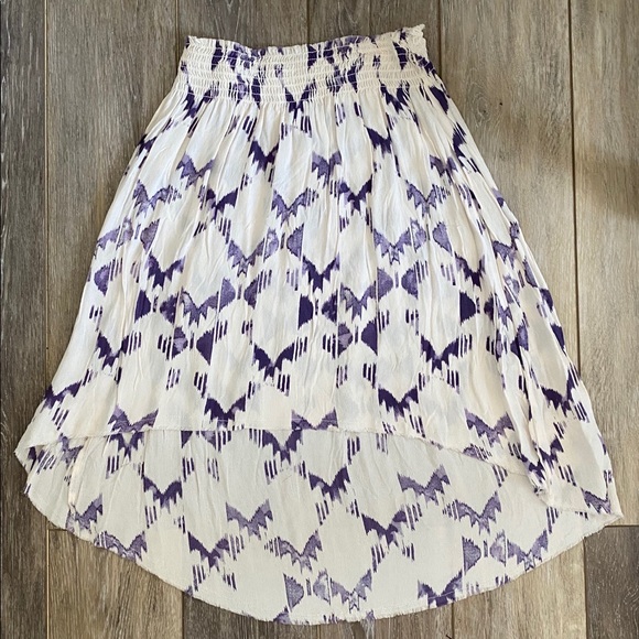 High-Low Skirt - Picture 2 of 5